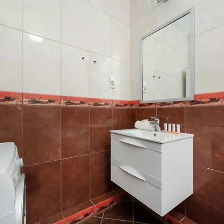 Bialowieska Z Aneksem Kuchennym I Balkonem By Renters Vratislav