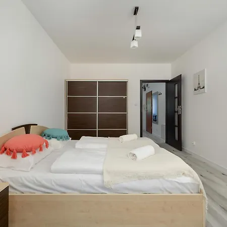 Bialowieska Z Aneksem Kuchennym I Balkonem By Renters * Wroclaw