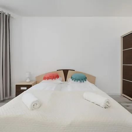 Bialowieska Z Aneksem Kuchennym I Balkonem By Renters Apartmán Vratislav