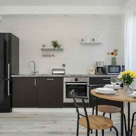 Bialowieska Z Aneksem Kuchennym I Balkonem By Renters Vratislav