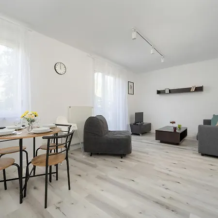 Bialowieska Z Aneksem Kuchennym I Balkonem By Renters Apartmán
