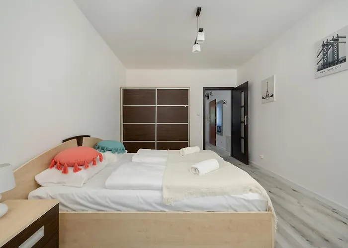 Bialowieska Z Aneksem Kuchennym I Balkonem By Renters * Wroclaw