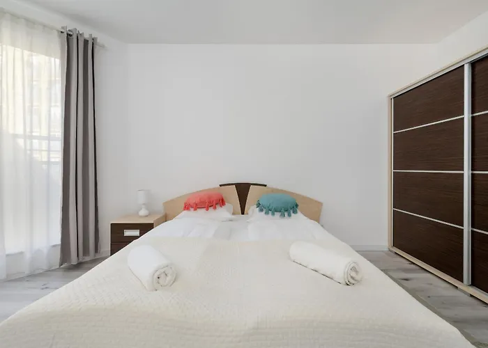 Bialowieska Z Aneksem Kuchennym I Balkonem By Renters Apartment Wroclaw