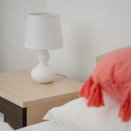 Apartamento Bialowieska Z Aneksem Kuchennym I Balkonem By Renters Wrocław