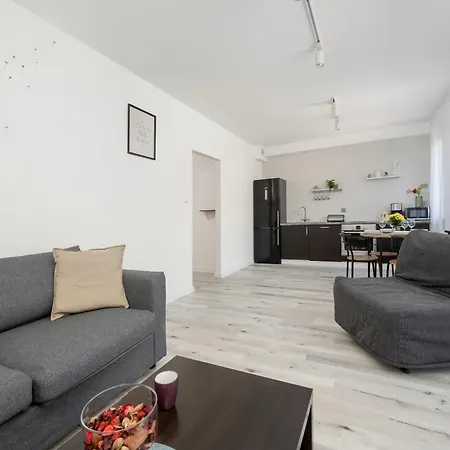 Bialowieska Z Aneksem Kuchennym I Balkonem By Renters Apartamento *