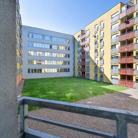Bialowieska Z Aneksem Kuchennym I Balkonem By Renters Apartamento Wrocław